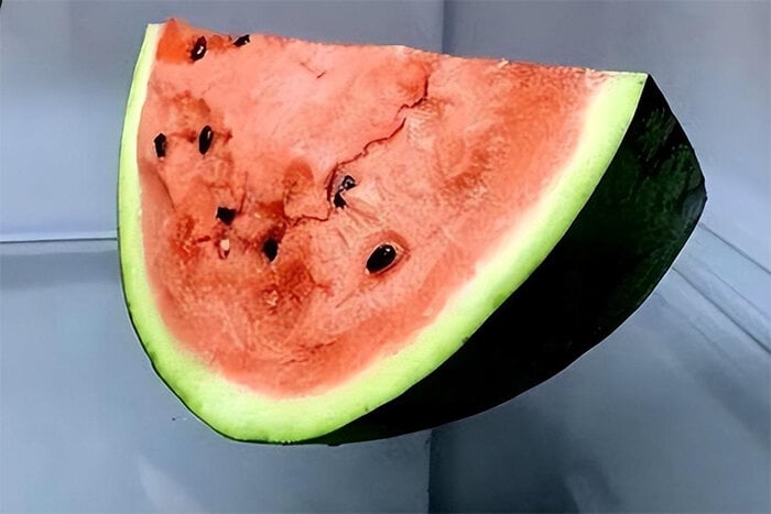 Dưa hấu để tủ lạnh qua đ&ecirc;m c&oacute; thực sự nguy hiểm?- Ảnh 3.