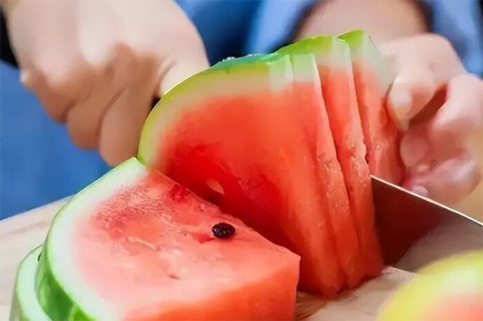 Dưa hấu để tủ lạnh qua đ&ecirc;m c&oacute; thực sự nguy hiểm?- Ảnh 4.