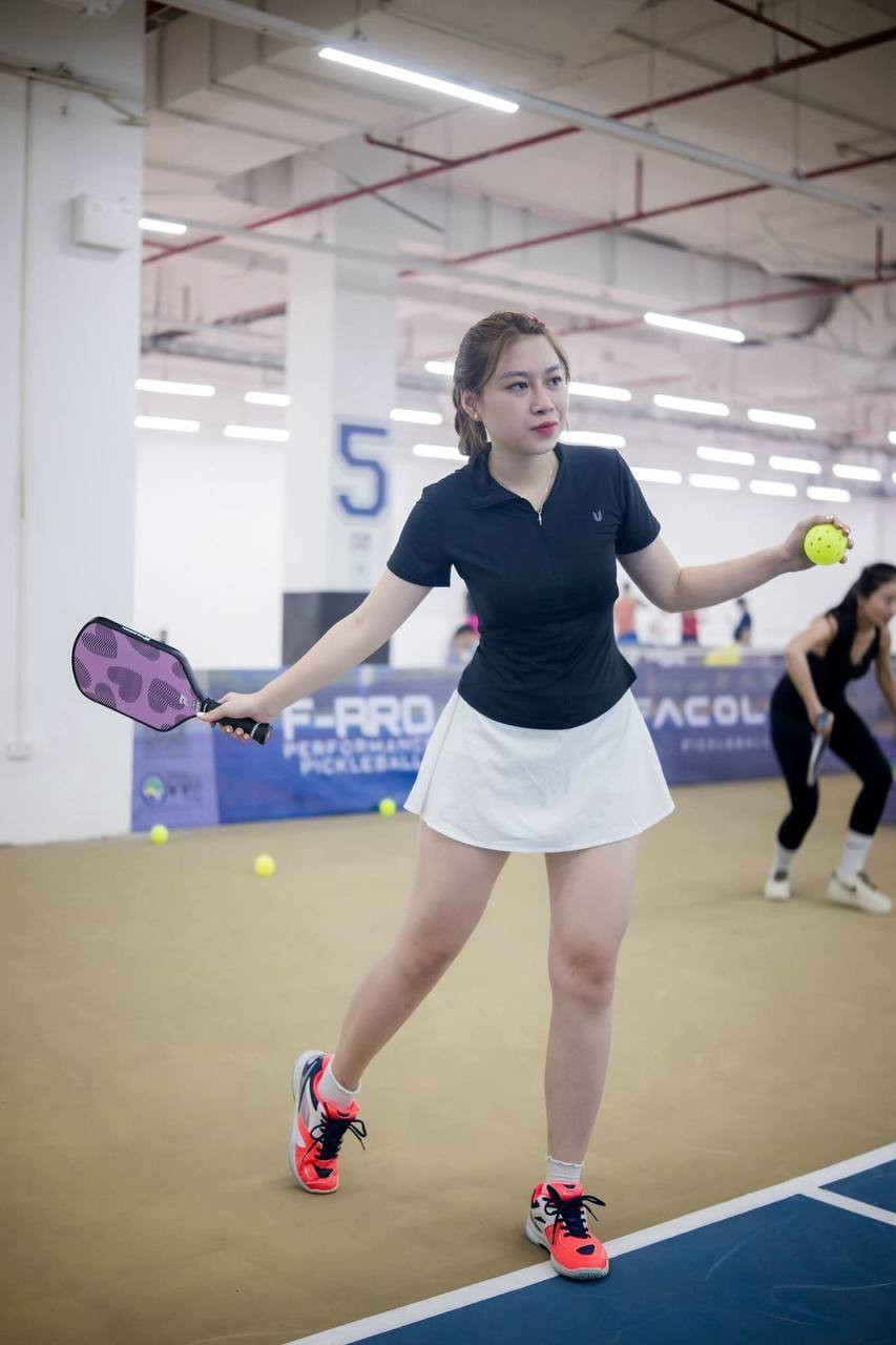 Hội gái xinh vẫn lên sân pickleball giữa bão thị phi: “Vui vẻ lên, ai mặc gì kệ đi”- Ảnh 13.