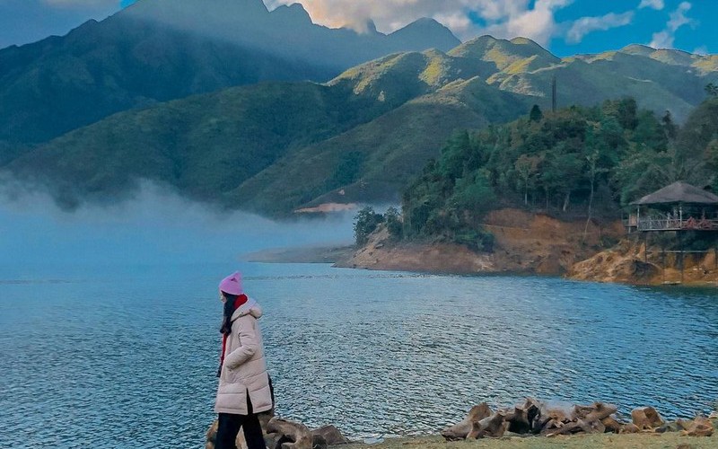 Hồ nước cao nhất Việt Nam: Cảnh đẹp như châu Âu, đường đến chỉ 12km khó ngang 'lên trời'