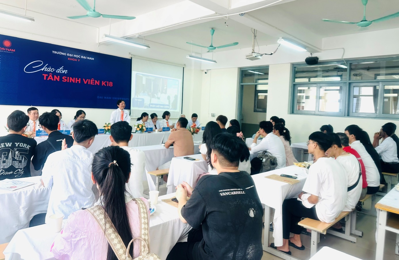 Đại học Đại Nam đón 6.000 tân sinh viên trong đợt nhập học đầu tiên, tiếp tục nhận hồ sơ nhiều ngành học hot- Ảnh 6.