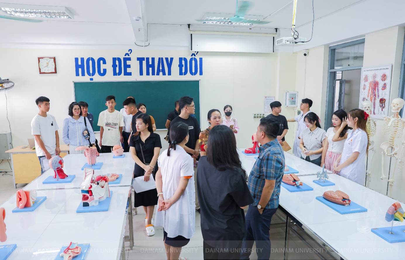 Đại học Đại Nam đón 6.000 tân sinh viên trong đợt nhập học đầu tiên, tiếp tục nhận hồ sơ nhiều ngành học hot- Ảnh 7.