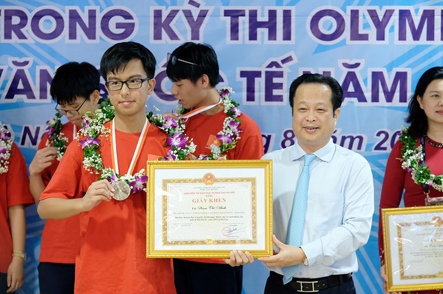 Học sinh Việt Nam xuất sắc đoạt 5 Huy chương tại Kỳ thi Olympic Thiên văn và Vật lý Thiên văn quốc tế 2024- Ảnh 2.