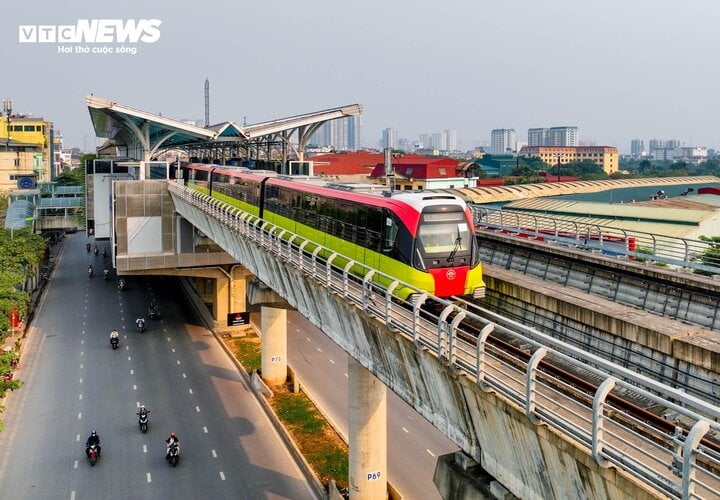 Trung bình 1 triệu chuyến đi bằng tàu điện giúp giảm 100 tấn khí thải- Ảnh 1.