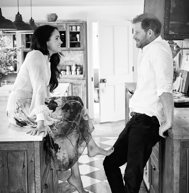 Meghan muốn Harry "buông bỏ quá khứ" hướng về tương lai nhưng vẫn giữ mối liên hệ với hoàng gia vì 2 lợi ích- Ảnh 3.