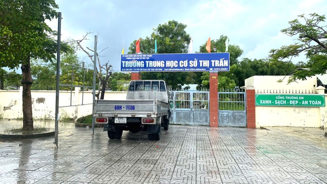 Hiệu trưởng tự ý chuyển trường trước năm học mới: "Tôi chưa biết làm lễ khai giảng ở đâu"- Ảnh 1.