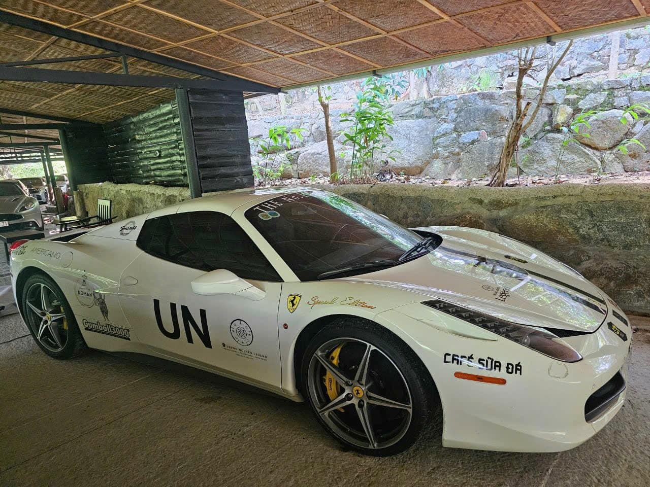 Loạt Ferrari của ông Đặng Lê Nguyên Vũ lộ ảnh lên tem chuẩn bị tham gia Gumball 3000, CĐM nhận xét: 