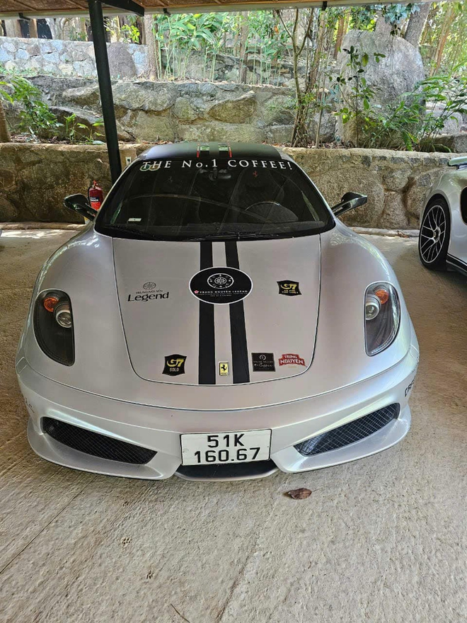 Loạt Ferrari của ông Đặng Lê Nguyên Vũ lộ ảnh lên tem chuẩn bị tham gia Gumball 3000, CĐM nhận xét: 