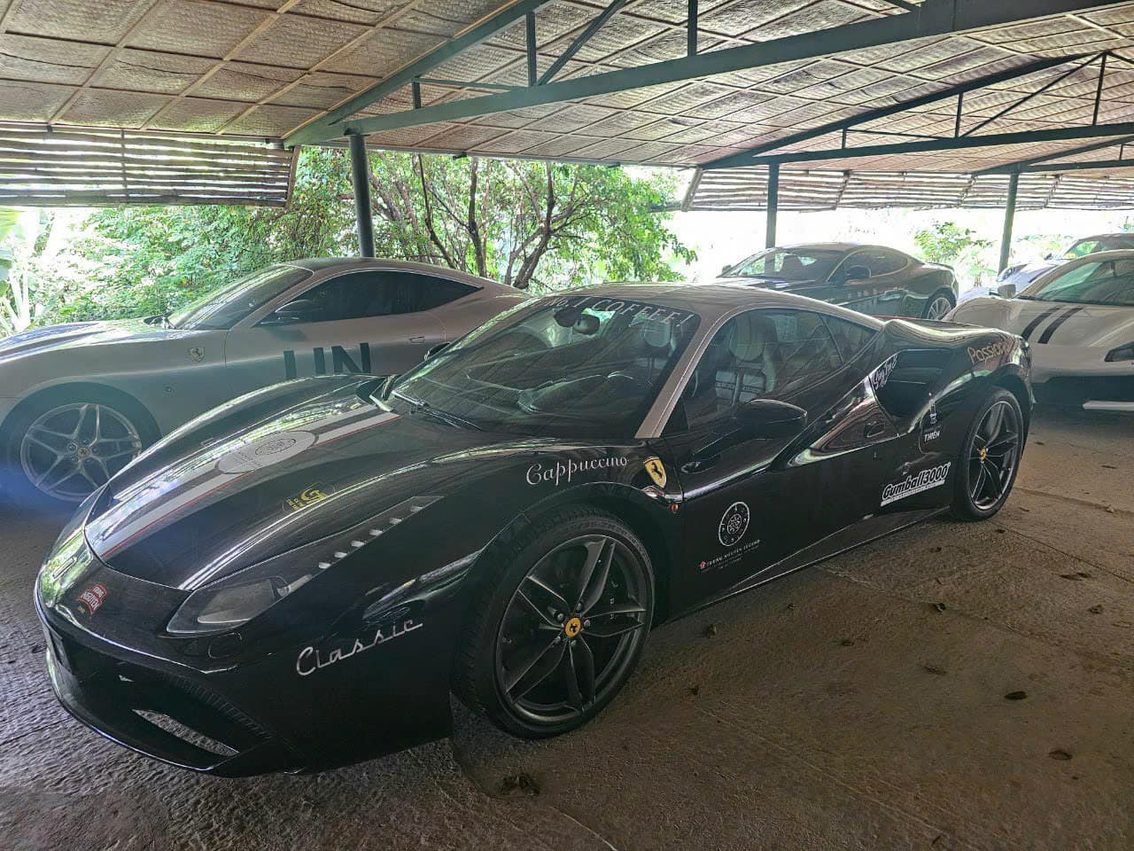 Loạt Ferrari của ông Đặng Lê Nguyên Vũ lộ ảnh lên tem chuẩn bị tham gia Gumball 3000, CĐM nhận xét: "Vẫn thiếu nhiều siêu phẩm"- Ảnh 9.