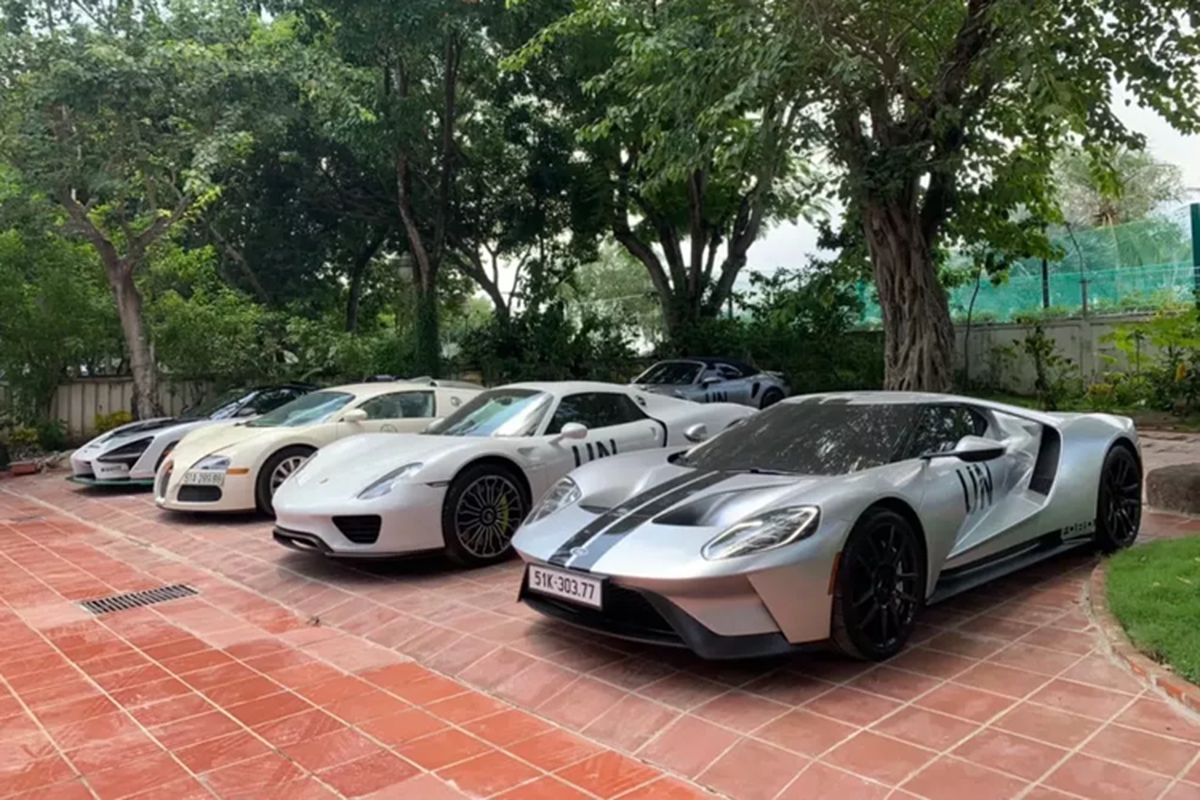 Loạt Ferrari của ông Đặng Lê Nguyên Vũ lộ ảnh lên tem chuẩn bị tham gia Gumball 3000, CĐM nhận xét: 