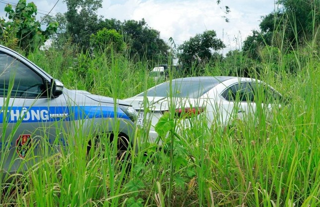 Cảnh sát truy đuổi hơn 20km theo chiếc ô tô mang biển số đẹp- Ảnh 1.