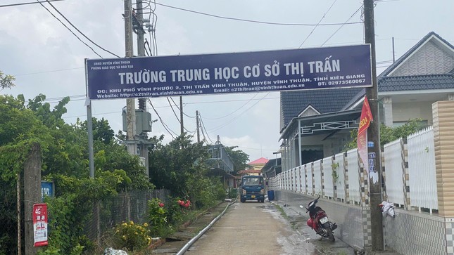 Yêu cầu đình chỉ công tác hiệu trưởng tự ý chuyển trường ở Kiên Giang- Ảnh 1.