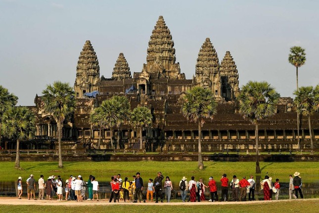 Trào lưu TikTok ‘chạy nước rút’ đe dọa đền thờ Angkor Wat của Campuchia- Ảnh 1.