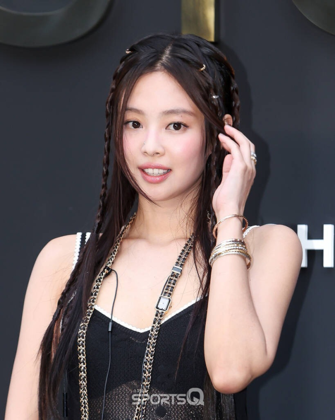 Ảnh bố ruột làm lộ gia thế khủng của Jennie (BLACKPINK): Họ hàng với cả vợ cũ "Thái tử Samsung" và gia tộc Daesang?- Ảnh 1.