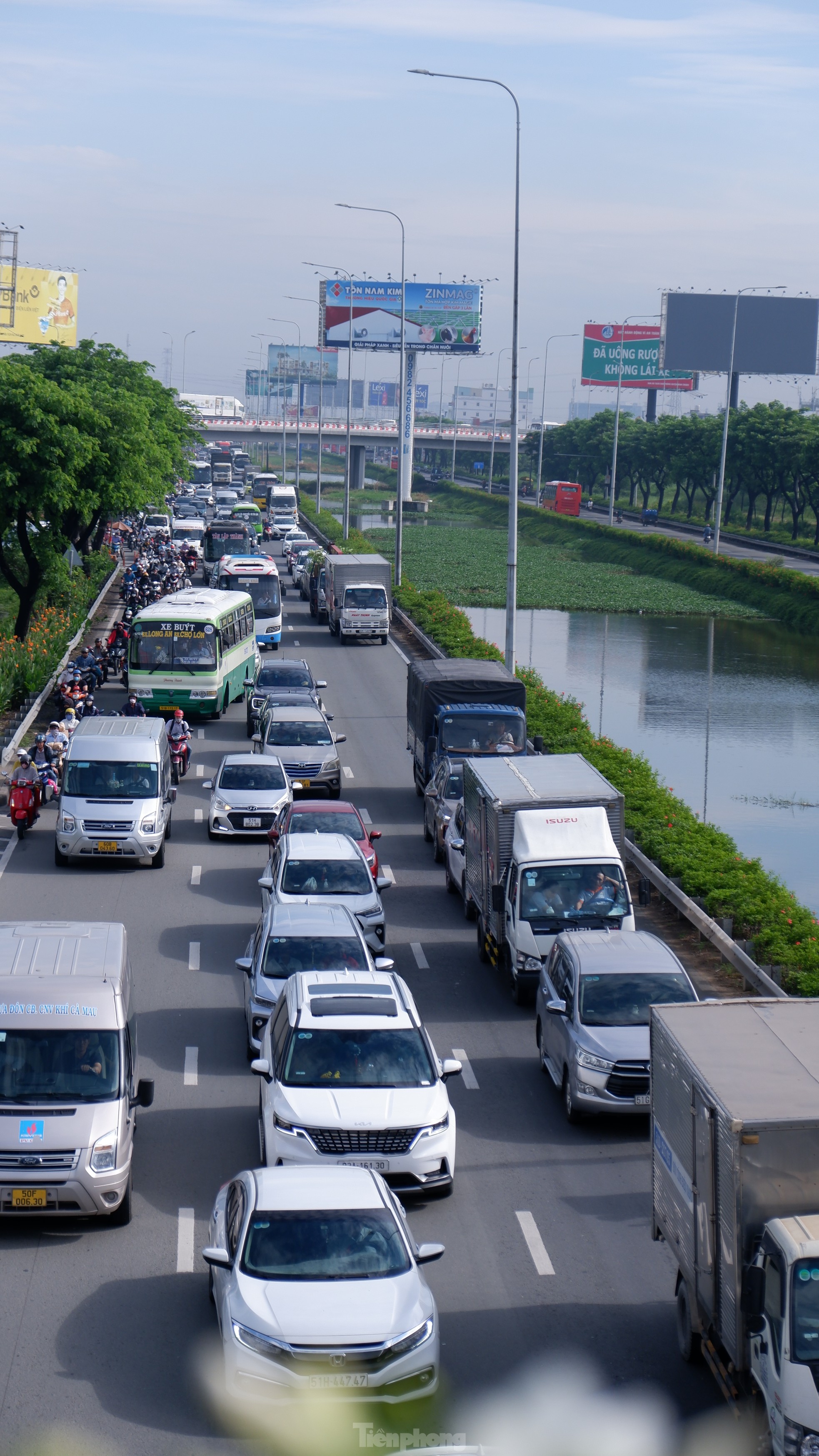 Ngày đầu kỳ nghỉ 2/9: Nhà ga, bến xe đông đúc, sân bay Tân Sơn Nhất thông thoáng bất ngờ- Ảnh 5.