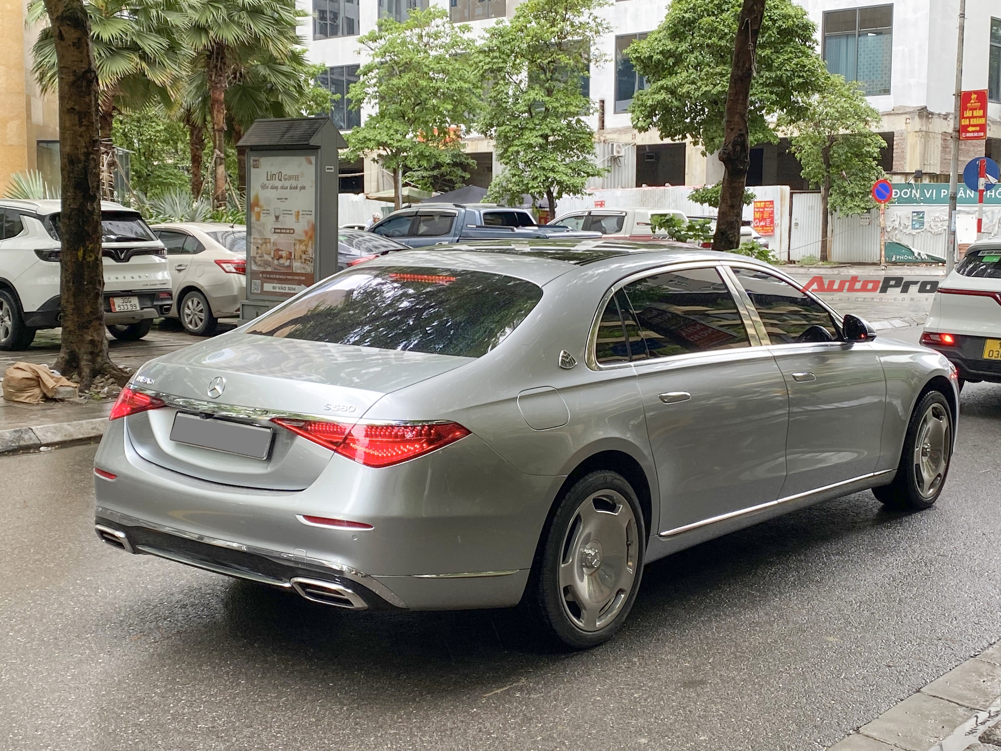 Mercedes-Maybach S 580 hàng hiếm lăn bánh trên phố Hà Nội: Giá khoảng 17 tỷ, màu độc, không bán chính hãng- Ảnh 2.