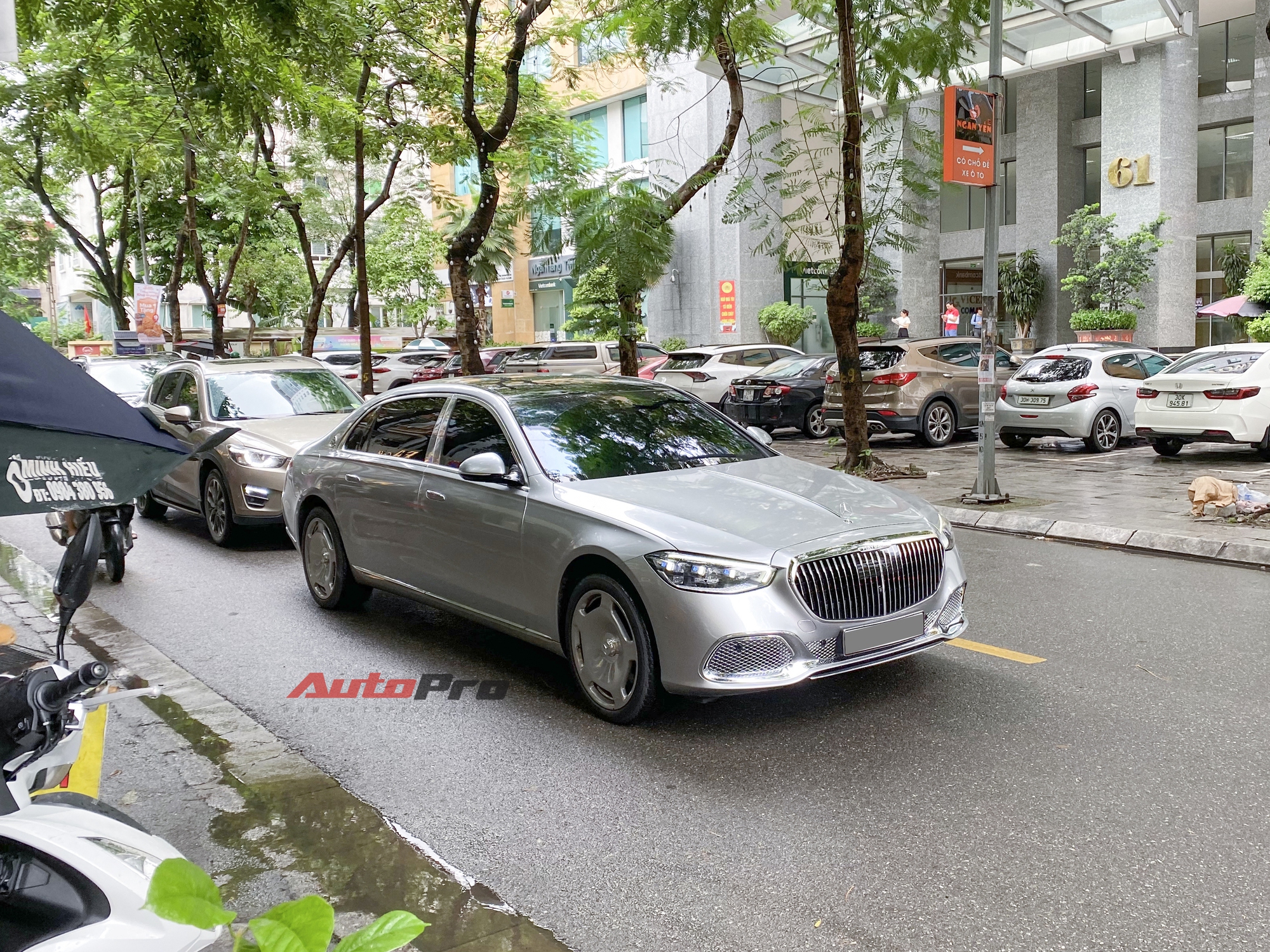 Mercedes-Maybach S 580 hàng hiếm lăn bánh trên phố Hà Nội: Giá khoảng 17 tỷ, màu độc, không bán chính hãng- Ảnh 1.