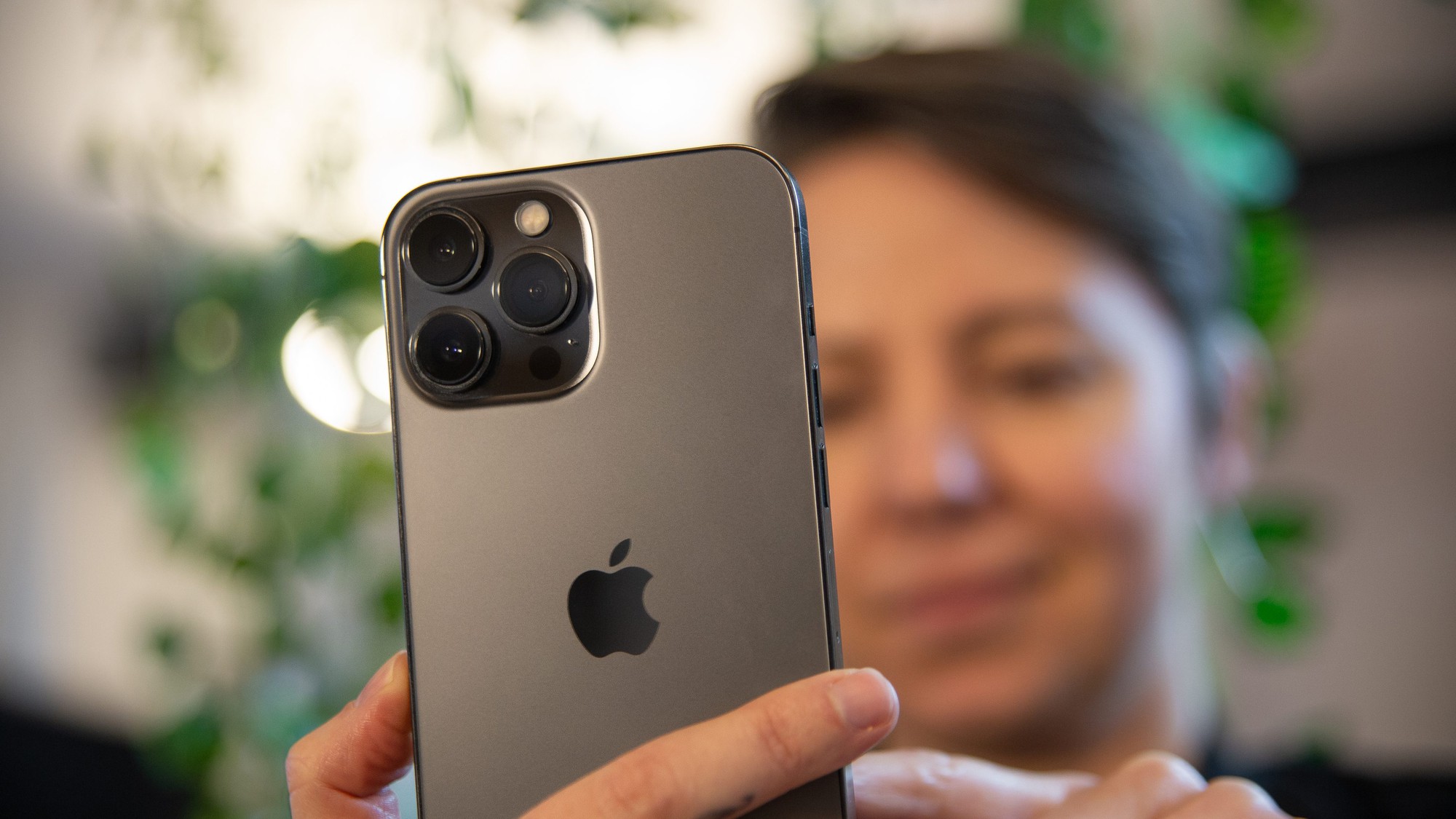 iPhone 17 sẽ có camera selfie nâng cấp, Gen Z liệu có thích?- Ảnh 1.