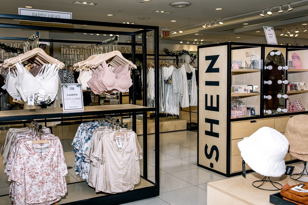 Ông vua thời trang nhanh” Shein bị tố cáo chứa chất độc hại: Vì sao mặc quần áo giá rẻ cũng có thể gây ung thư, béo phì? Ông vua thời trang nhanh” Shein bị tố cáo chứa chất độc hại: Vì sao mặc quần áo giá rẻ cũng có thể gây ung thư, béo phì?