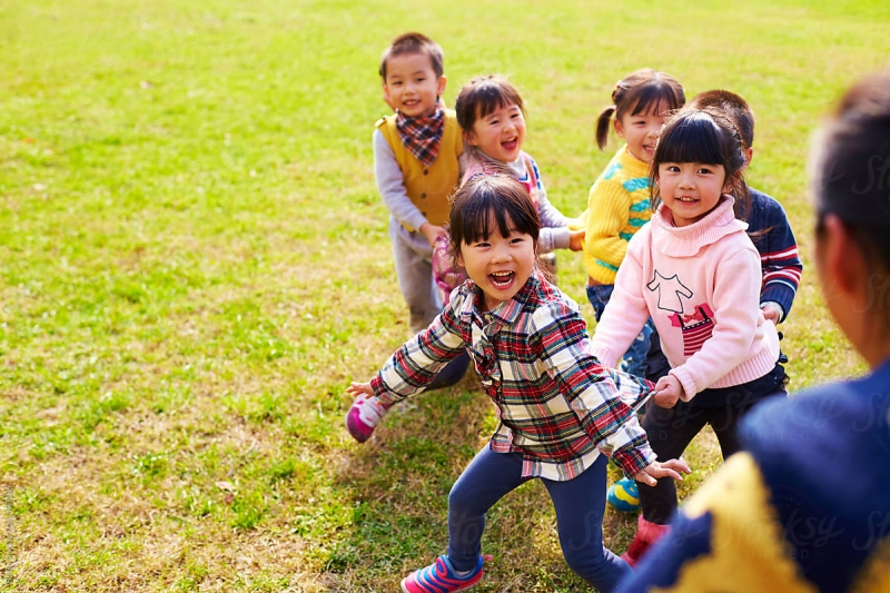 "Con tôi nhút nhát, không thể kết bạn ở lớp, phải làm sao?" Phụ huynh tinh tế làm 3 điều này cho con, đáng giá gấp 100 lần tiền bạc- Ảnh 3.