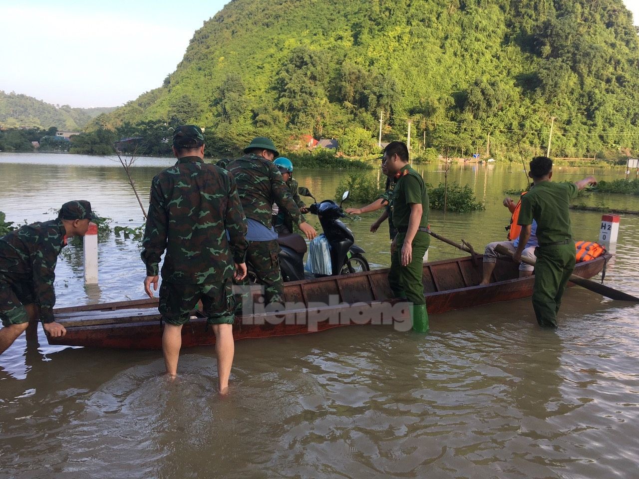 Yên Bái, Lào Cai: Mưa lớn, lũ lên, có nơi nước ngập sâu cả mét- Ảnh 7.