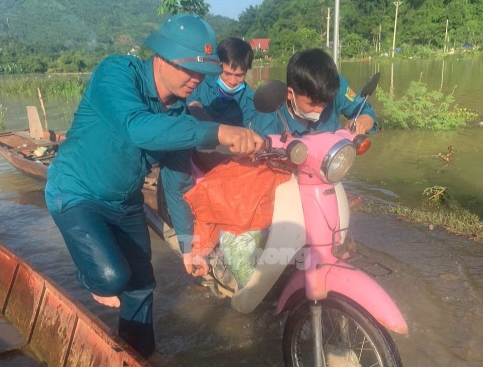 Yên Bái, Lào Cai: Mưa lớn, lũ lên, có nơi nước ngập sâu cả mét- Ảnh 4.