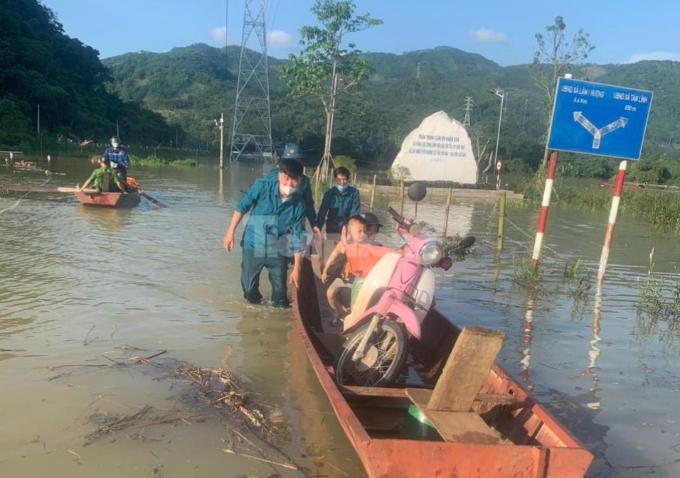 Yên Bái, Lào Cai: Mưa lớn, lũ lên, có nơi nước ngập sâu cả mét- Ảnh 3.