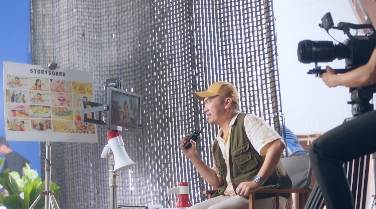 Tiến Luật “đau khổ” vì Việt Hương, Lâm Vỹ Dạ, Trung Ruồi “khó” vượt chông gai- Ảnh 2. Tiến Luật “đau khổ” vì Việt Hương, Lâm Vỹ Dạ, Trung Ruồi “khó” vượt chông gai- Ảnh 2.