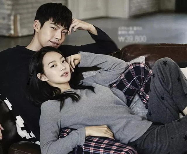 Clip hot: Shin Min Ah đi thử váy cưới, sắp có hôn lễ thế kỷ với Kim Woo Bin?- Ảnh 6.