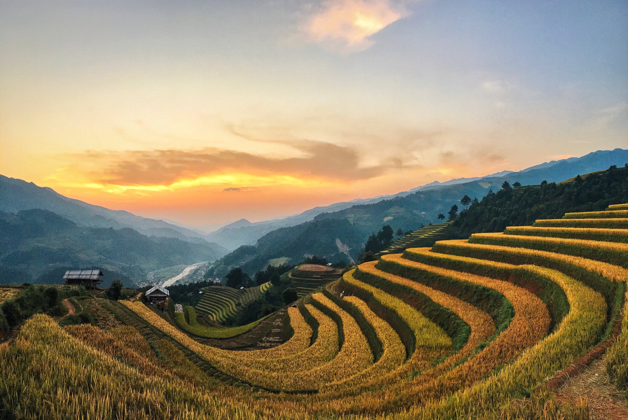 Huyện miền núi lọt danh sách "điểm đến có vẻ đẹp siêu thực", cách Hà Nội 300km, đường lên khó hơn Sa Pa- Ảnh 8.