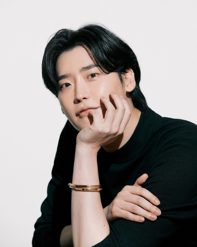 Lee Jong Suk bị tố cáo nghiêm trọng đến mức “ông lớn” cấm cửa- Ảnh 1.