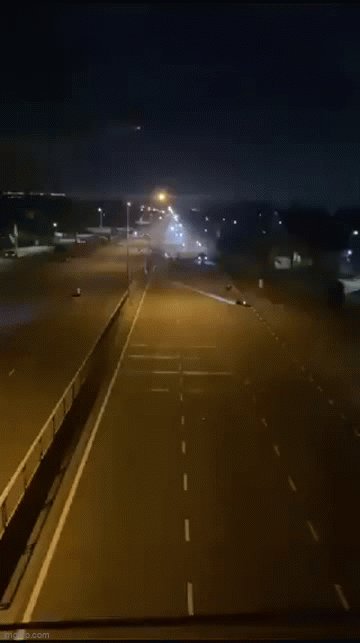 Nhóm 'quái xế' phóng như bay trên đường, video hiện trường ghi lại kết quả thảm khốc- Ảnh 1. Nhóm 'quái xế' phóng như bay trên đường, video hiện trường ghi lại kết quả thảm khốc- Ảnh 1.