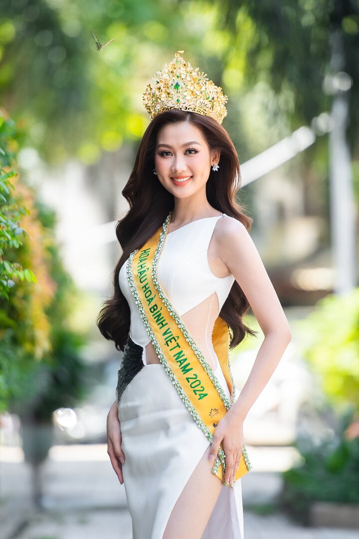 Nhan sắc Hoa hậu Quế Anh thay đổi thế nào sau 4 cuộc thi nhan sắc?- Ảnh 11. Nhan sắc Hoa hậu Quế Anh thay đổi thế nào sau 4 cuộc thi nhan sắc?- Ảnh 11.