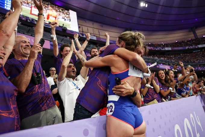 Nữ VĐV cầu hôn bạn trai cực lãng mạn sau khi phá kỷ lục châu Âu tại Olympic- Ảnh 3.