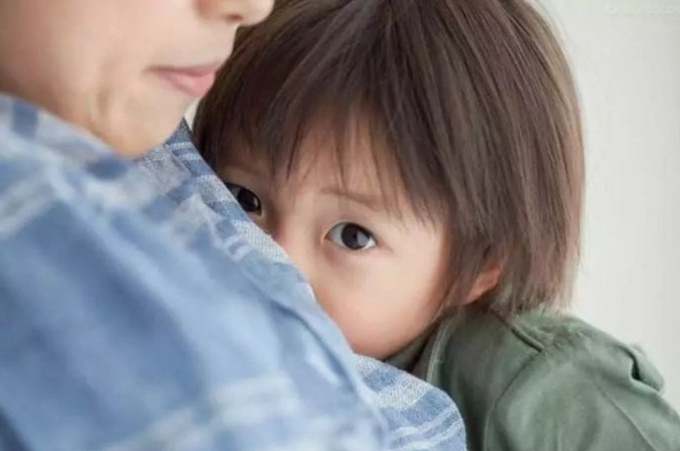 6 biểu hiện nhỏ nhưng chỉ ra con l&agrave; đứa trẻ tự ti, cha mẹ cần hết sức lưu &yacute;!- Ảnh 1.