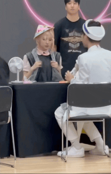 BLACKPINK đội n&oacute;n l&aacute; n&oacute;i "t&ocirc;i y&ecirc;u Việt Nam" trong ng&agrave;y kỉ niệm 8 năm debut, c&aacute;c fan Việt "rước d&acirc;u" th&agrave;nh c&ocirc;ng rồi nha!- Ảnh 5.