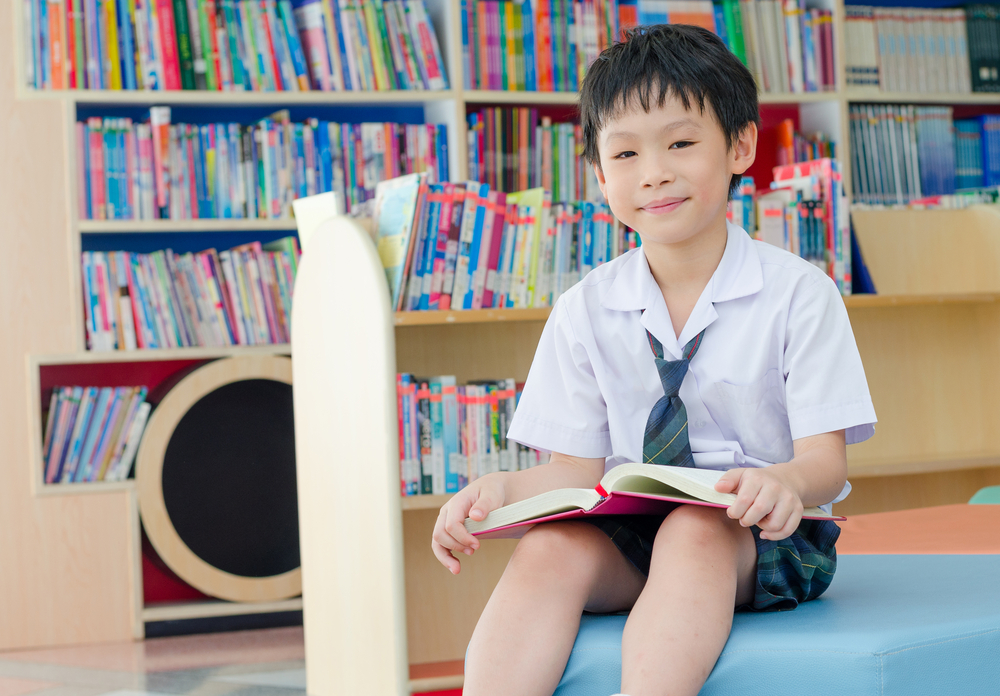 Cậu b&eacute; 15 tuổi n&oacute;i thẳng: Bắt một đứa trẻ đọc s&aacute;ch chẳng kh&aacute;c n&agrave;o 