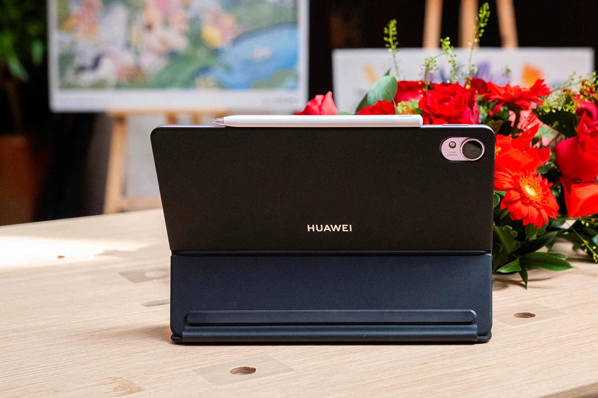 Huawei ra mắt máy tính bảng mỏng nhẹ, màn hình như Huawei ra mắt máy tính bảng mỏng nhẹ, màn hình như