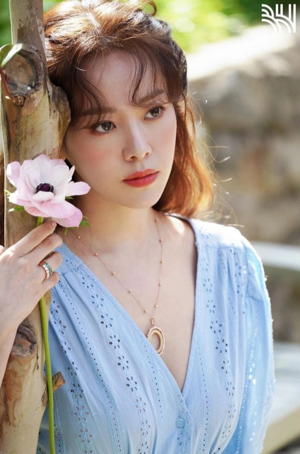HOT: Sao nữ Nàng Dae Jang Geum lộ ảnh hẹn hò nam ca sĩ kém 10 tuổi- Ảnh 4. HOT: Sao nữ Nàng Dae Jang Geum lộ ảnh hẹn hò nam ca sĩ kém 10 tuổi- Ảnh 4.