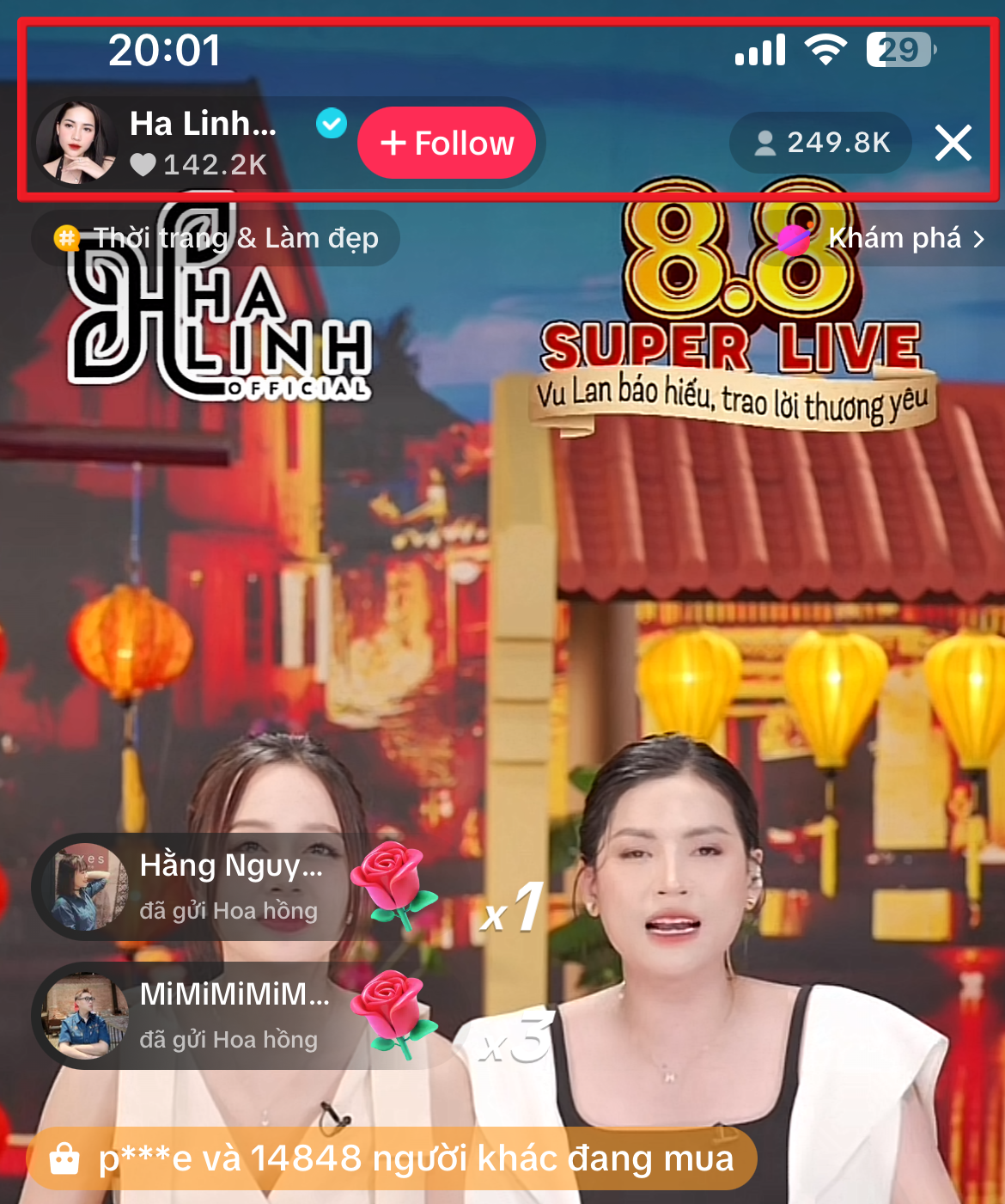 Võ Hà Linh bỗng ngã ra, khóc lóc ngay trên sóng livestream