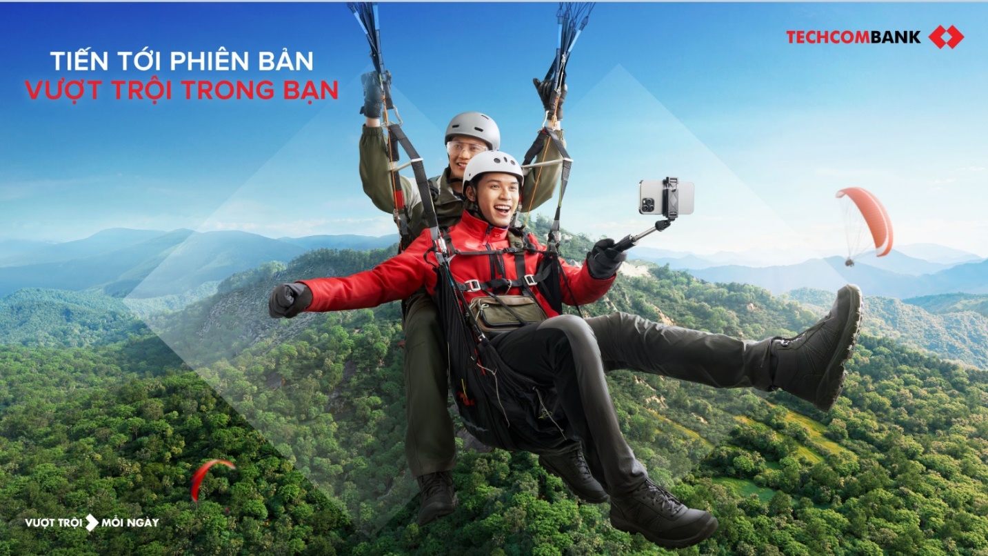 Techcombank lan tỏa t&iacute;ch cực th&ocirc;ng điệp &ldquo;Tiến tới phi&ecirc;n bản vượt trội trong bạn&rdquo;- Ảnh 1.