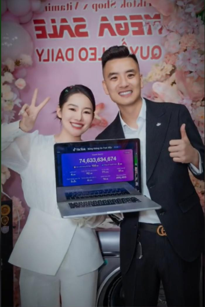 V&eacute;n m&agrave;n qu&aacute; khứ kh&oacute; khăn, cuộc sống đầy biến cố của Quyền Leo Daily- Ảnh 1.