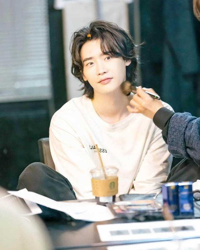 Lee Jong Suk bị tố cáo nghiêm trọng đến mức “ông lớn” cấm cửa- Ảnh 3.