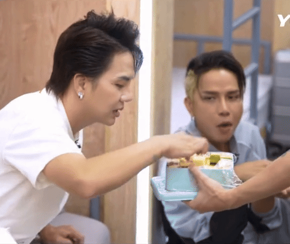 Thứ b&iacute; ẩn nhất show Ch&ocirc;ng Gai: Hộp b&aacute;nh của Soobin Ho&agrave;ng Sơn khiến "500 anh em" đau đầu t&igrave;m kiếm m&agrave; kh&ocirc;ng ra- Ảnh 2.