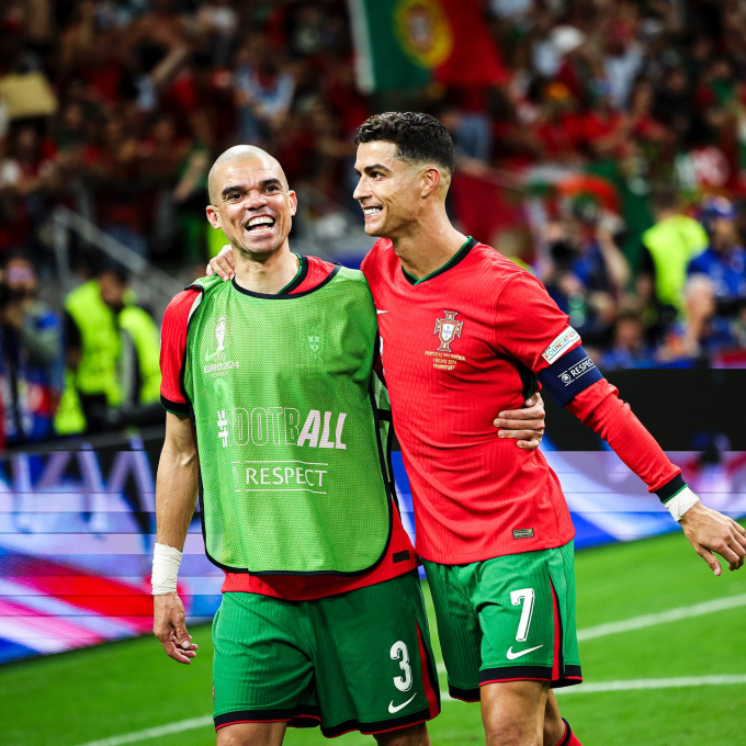 Pepe giải nghệ, Ronaldo xúc động không thành lời: Khoảnh khắc người đàn ông 41 tuổi tựa vai CR7 òa khóc như đứa trẻ chỉ còn là kỷ niệm- Ảnh 3.