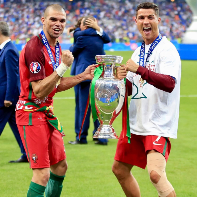 Pepe giải nghệ, Ronaldo xúc động không thành lời: Khoảnh khắc người đàn ông 41 tuổi tựa vai CR7 òa khóc như đứa trẻ chỉ còn là kỷ niệm- Ảnh 4.