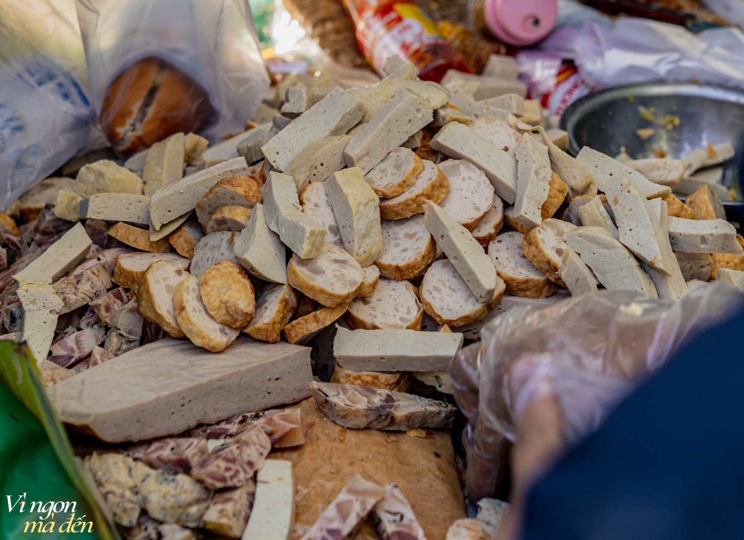 Tiệm bánh mì hơn 70 năm tuổi gắn liền với tuổi thơ của nhiều người Sài Gòn: Từng xác lập Kỷ lục Việt Nam, mỗi sáng nhẹ nhàng bán 500 ổ- Ảnh 8.