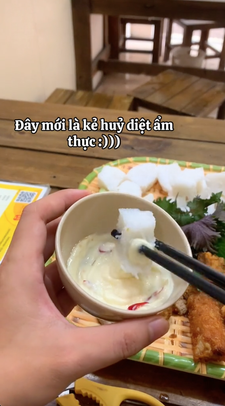 Chàng trai ăn bún đậu với... mayonnaise khiến nhiều người bức xúc: "Cố tình huỷ hoại ẩm thực à"?- Ảnh 4.