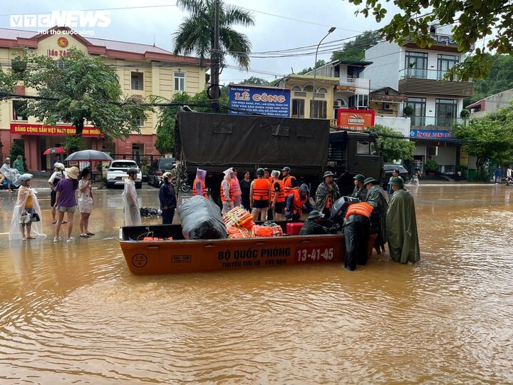 Mưa lớn kéo dài, Yên Bái vẫn ngập trên diện rộng- Ảnh 6.