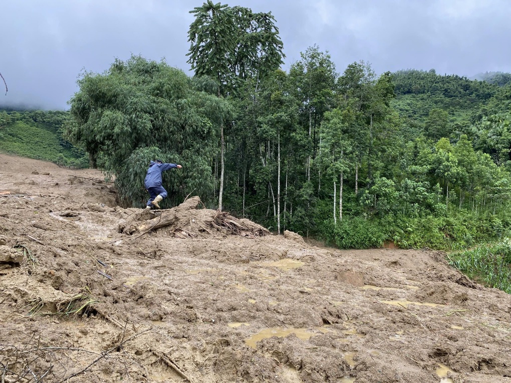 Diễn biến mưa lũ 10/9: Hàng loạt sông ở miền Bắc đạt mức báo động, sẵn sàng trực thăng ứng cứu vùng bị chia cắt- Ảnh 16.